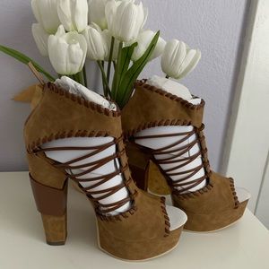 Michael Antonio Trevo Tan Heels